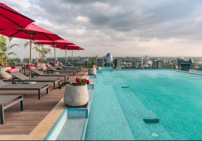 Lovely 2-bedroom serviced hotel suites with pool, Wi-Fi in Westlands, Nairobi